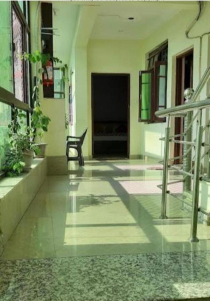 רישיקש Manik Guest House מראה חיצוני תמונה